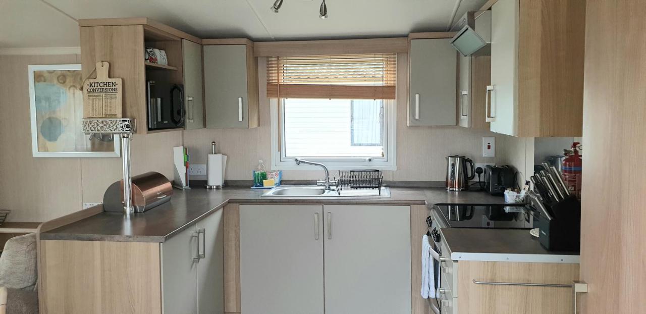 Lakeside Cotswold Holiday Home Cirencester Exterior photo