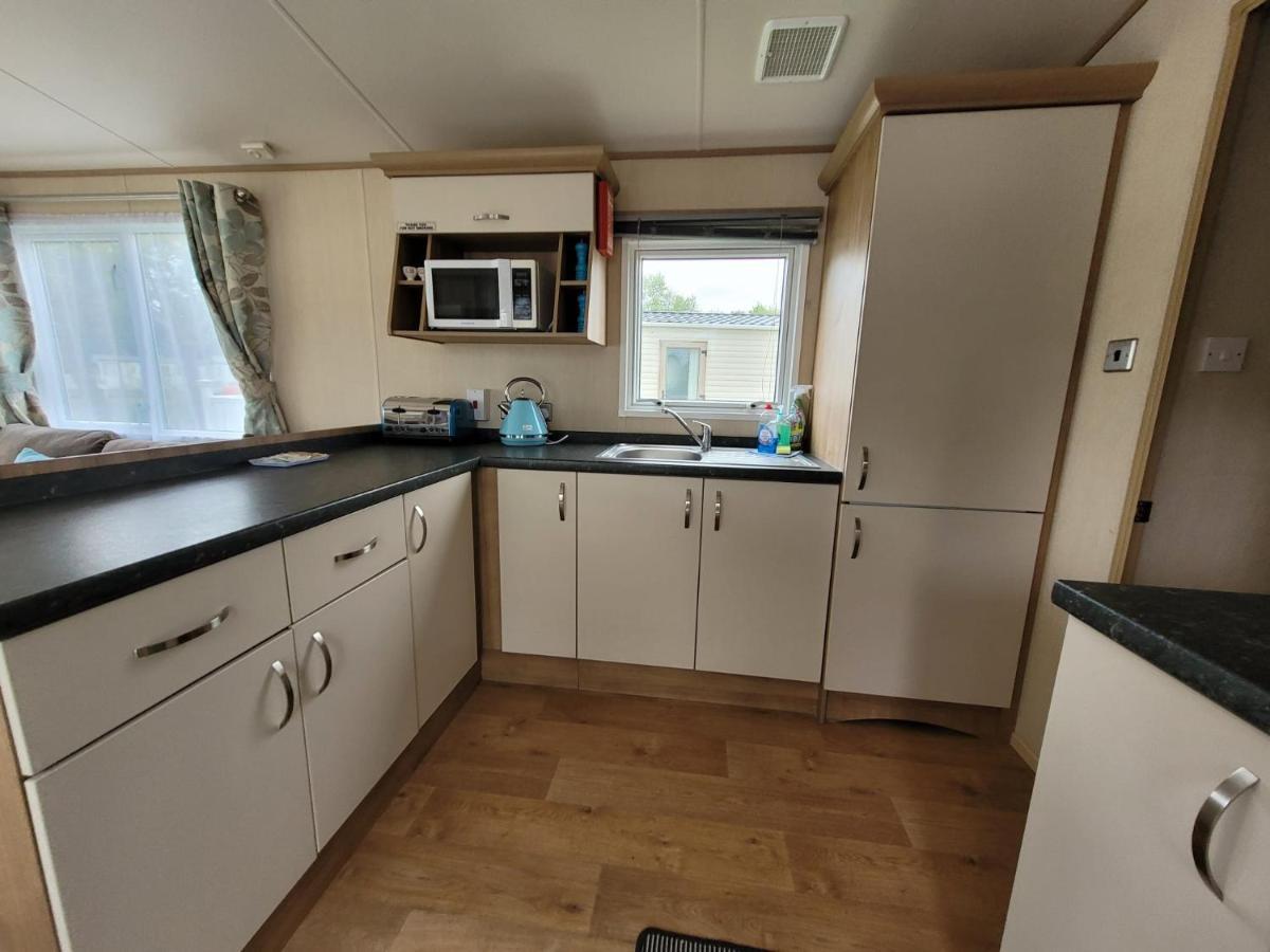 Lakeside Cotswold Holiday Home Cirencester Exterior photo