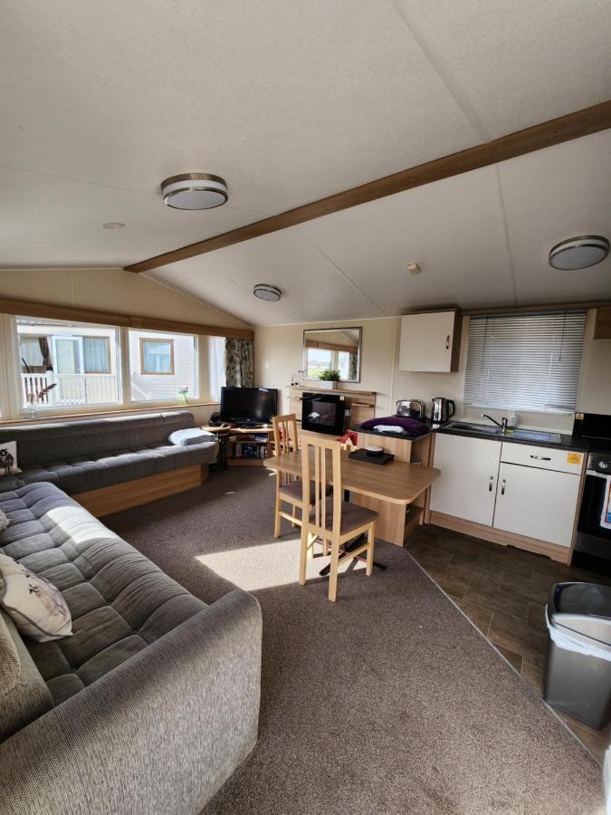 Lakeside Cotswold Holiday Home Cirencester Exterior photo