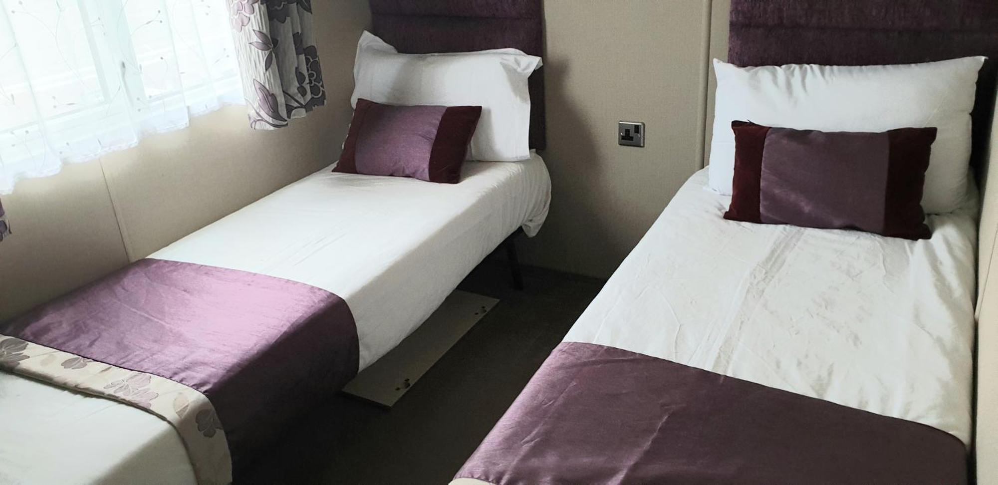 Lakeside Cotswold Holiday Home Cirencester Room photo
